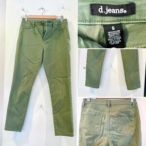 D. Jeans Slim Fit Green Jeans